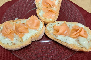 Bruschete cu Crema de brinza si Batog 3 buc.