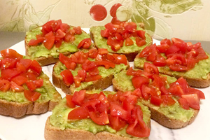 Bruschete cu Rosii si Avocado 3 buc.