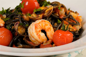 Spaghete Nero cu fructe de mare 350 gr.