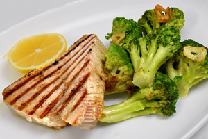 Steak de Ton cu Brocoli in sos / 380 gr